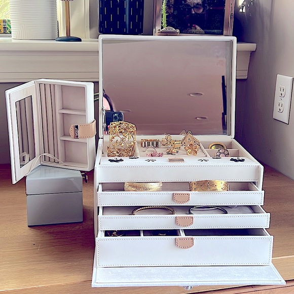 Wolf leather jewelry Box - Picture 4 of 16